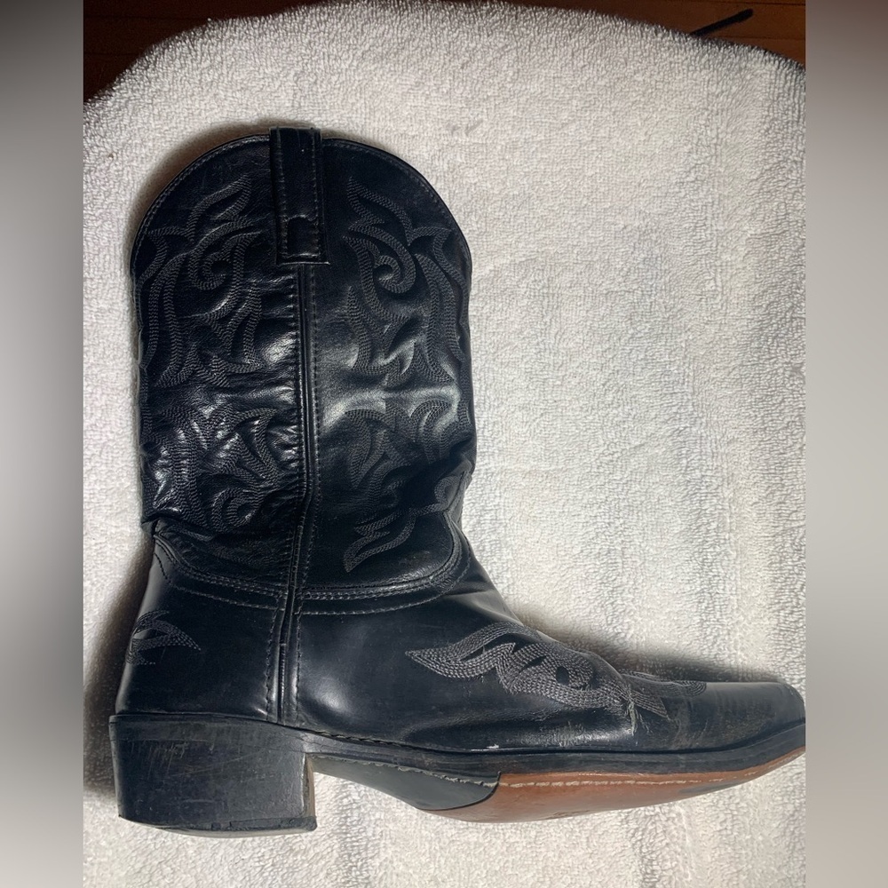 8.5D Laredo black cowboy boots